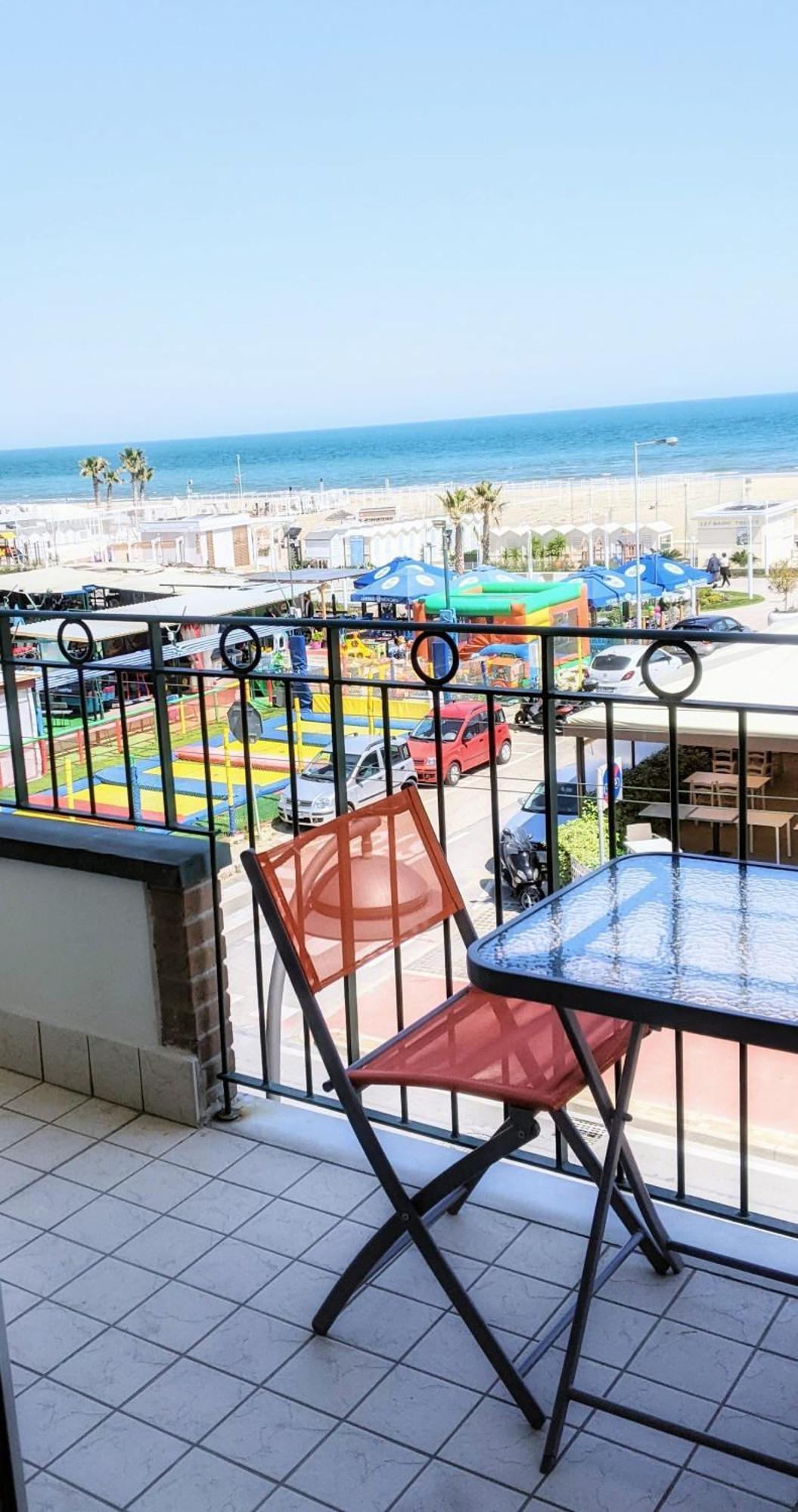 Appartamento A Riccione Con Balconcino Vista Mare Buitenkant foto